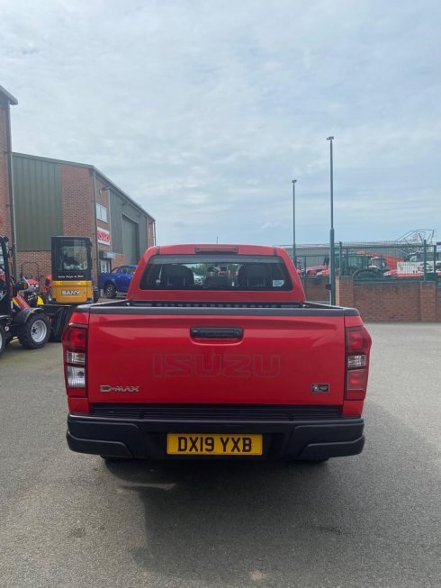 Used Isuzu D Max Fury B B Tractors