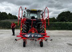 Kuhn GF502 Tedder